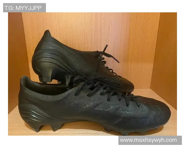 探索足球鞋的多样化选择与不同场地适用性分析